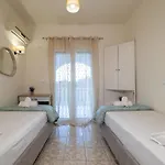 דירה Kamara - 450m From The Beach, By Zantewize אליקאנאס