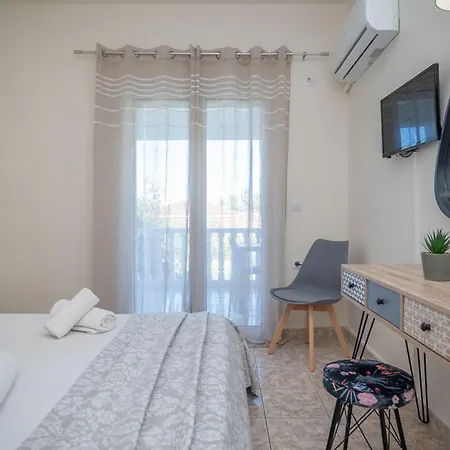 Kamara - 450m From The Beach, By Zantewize