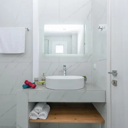 Kamara - 450m From The Beach, By Zantewize *